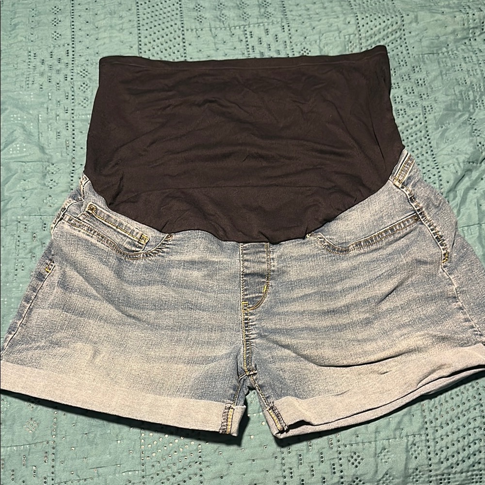 Levi’s Maternity Full Panel Denim Shorts